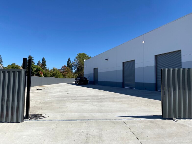 More Photos Of 11201 Sun Center Drive, Rancho Cordova Showroom For Lease