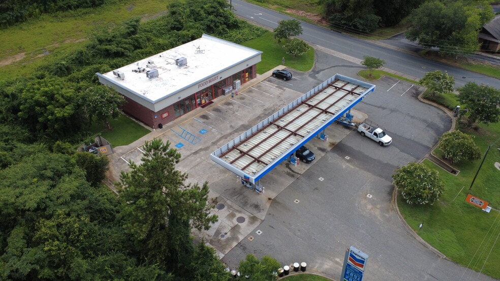 More Photos Of 2999 Jefferson St, Marianna Service Station For Lease