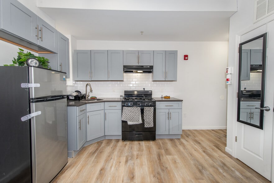 Primary Photo Of 66 Garside St, Newark Apartments For Sale