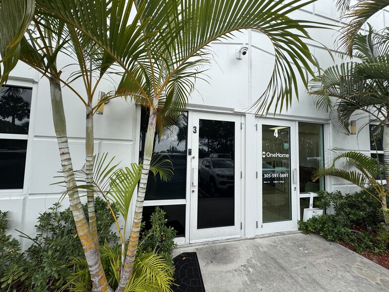 More Photos Of 4005 NW 114th Ave, Doral Business Park For Lease