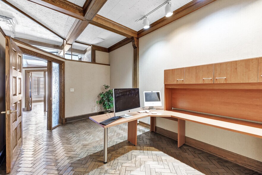 More Photos Of 215 N Washington St, Green Bay Loft Creative Space For Sale