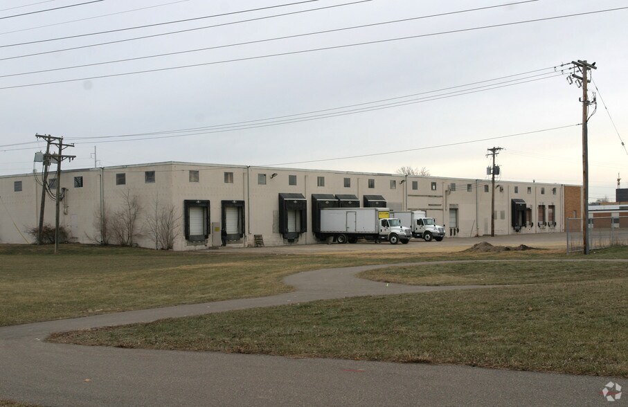 More Photos Of 7900 Chicago Ave, Bloomington Distribution For Sale