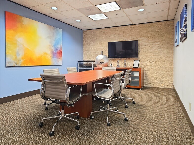 More Photos Of 15851 Dallas Pkwy, Addison Coworking Space