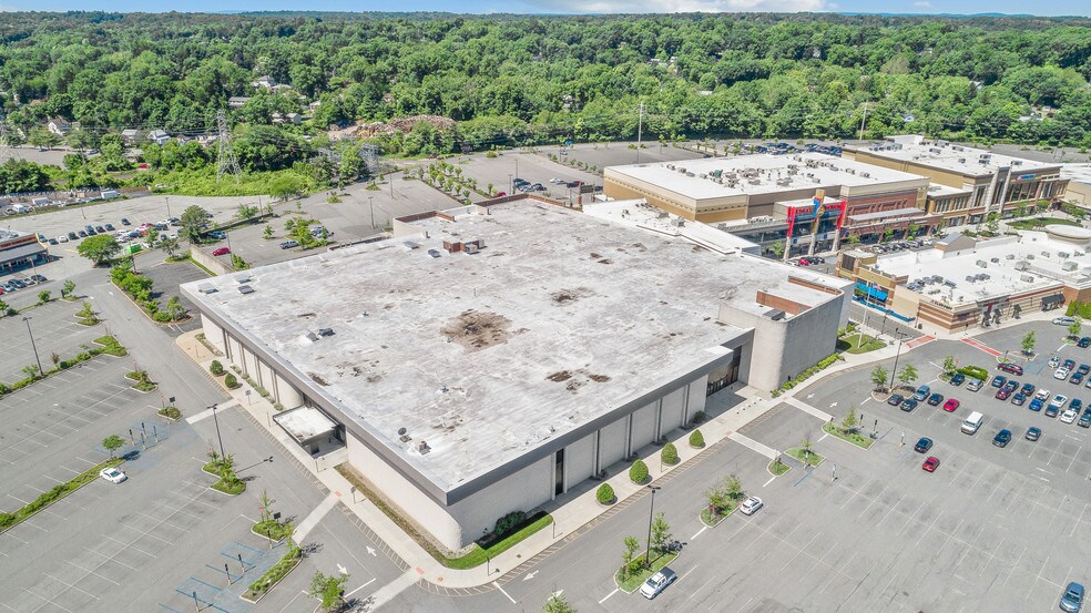 More Photos Of 5101-9119 Fashion Dr, Nanuet General Retail For Lease