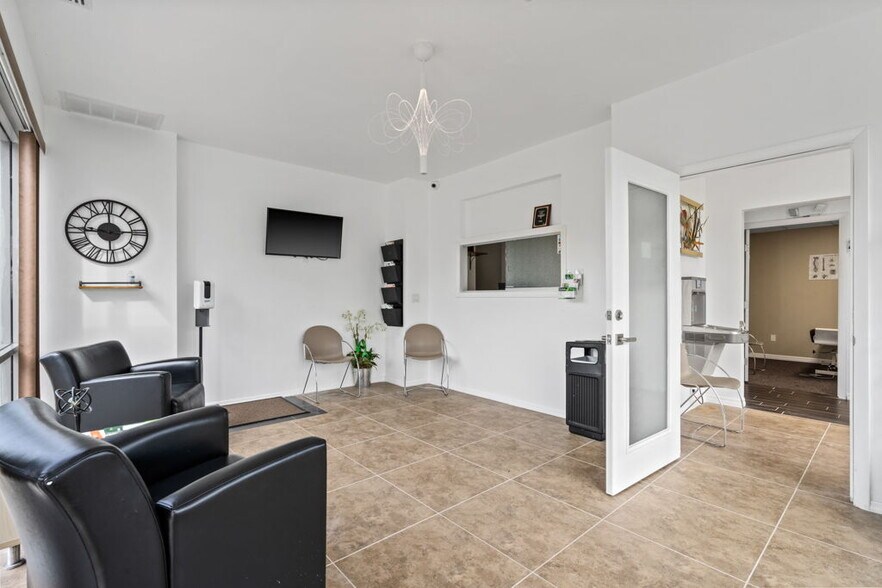 More Photos Of 3800 26th St W, Bradenton Medical For Sale