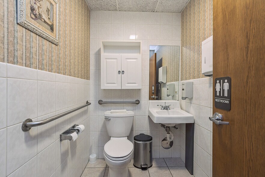 More Photos Of 7620-7632 W 159th St, Orland Park Office For Sale