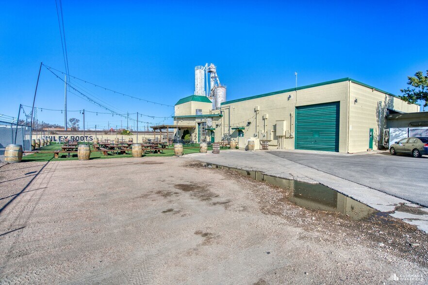 More Photos Of 113-213 6th Ave, Greeley Warehouse For Sale