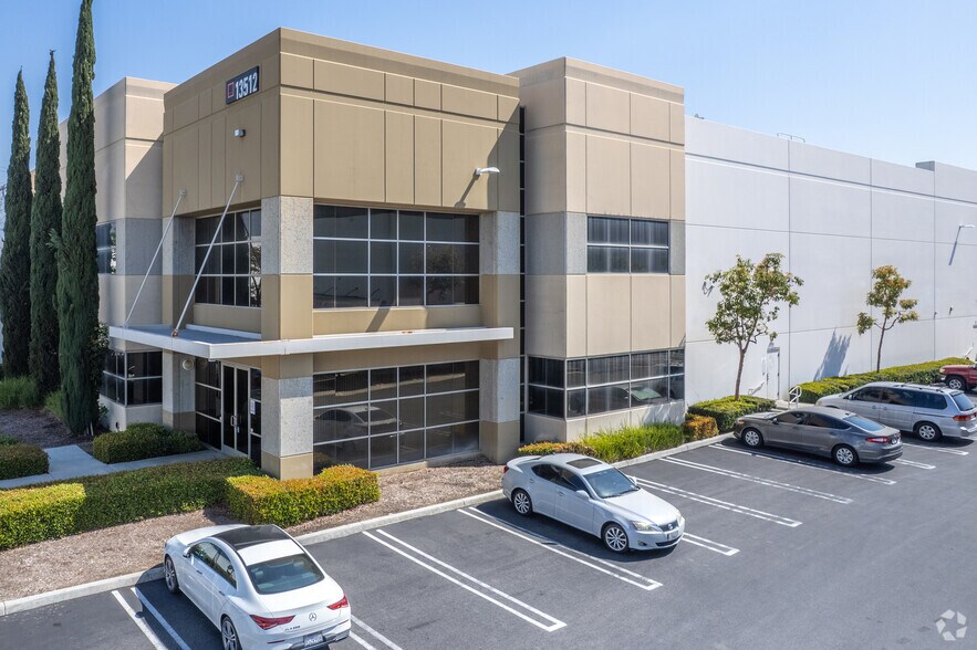 More Photos Of 13512 Marlay Ave, Fontana Warehouse For Lease