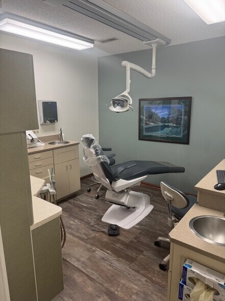 More Photos Of 411-511 N Wendover Rd, Charlotte Medical For Lease