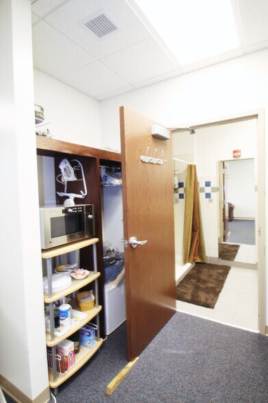 More Photos Of 14240 Dante Ave, Dolton Loft Creative Space For Lease