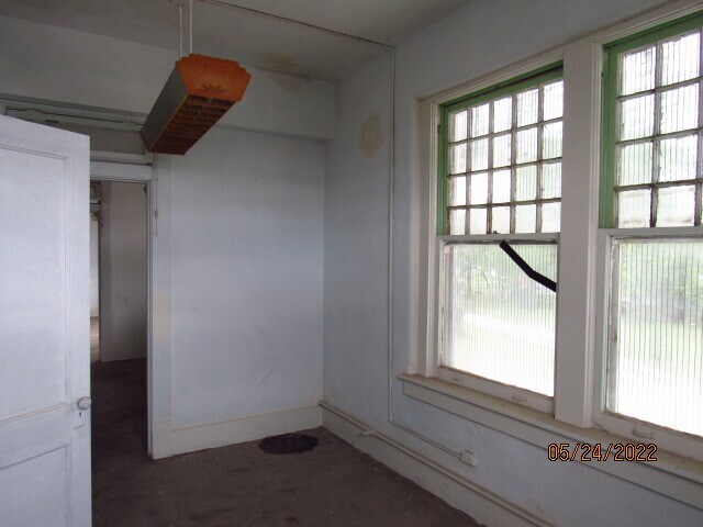 More Photos Of 301 N Washington St, Ardmore Distribution For Sale
