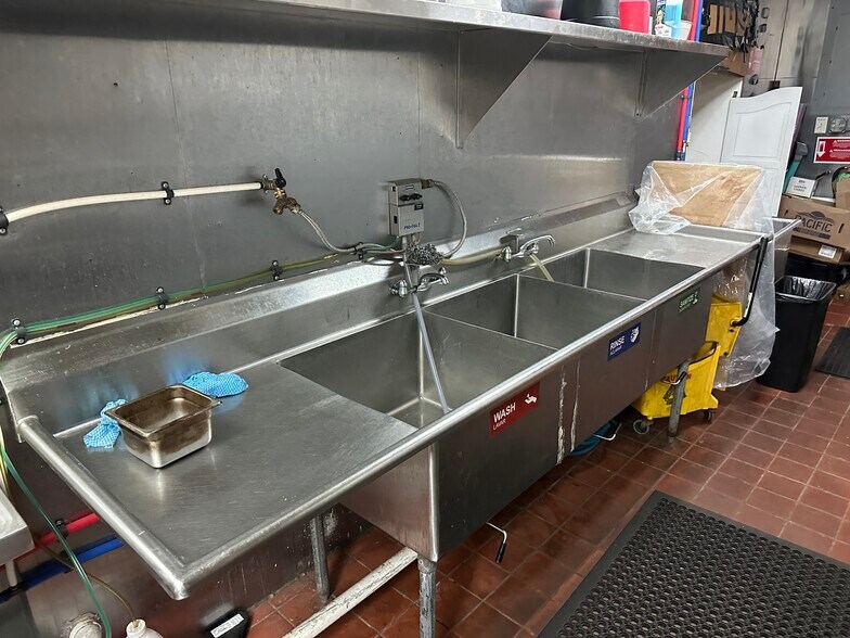More Photos Of 930-980 Radio Rd, Little Egg Harbor Township General Retail For Sale