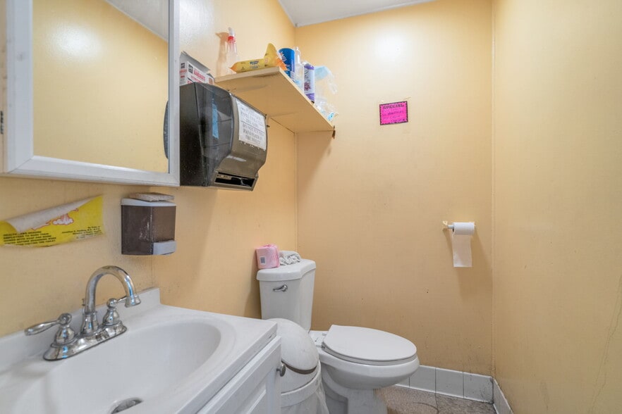 More Photos Of 10236 Long Beach Blvd, Lynwood Supermarket For Sale