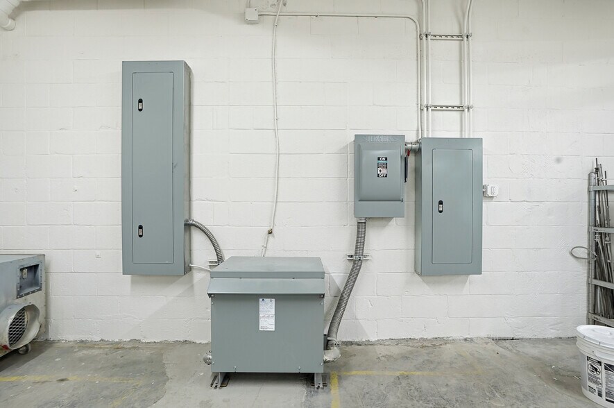 More Photos Of 4455-4477 Garfield St, Denver Warehouse For Sale