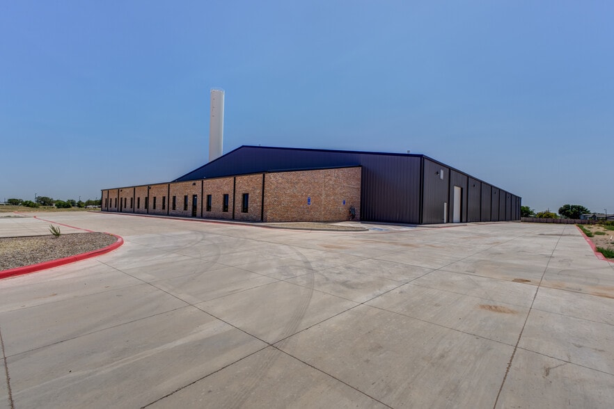 More Photos Of 8111 Patel Dr, Wolfforth Distribution For Lease