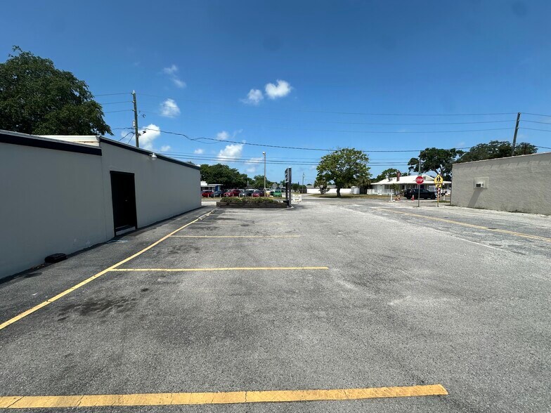More Photos Of 4134 Grand Blvd, New Port Richey General Retail For Sale