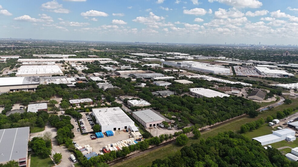 More Photos Of 725 Park Two Dr, Sugar Land Warehouse For Sale