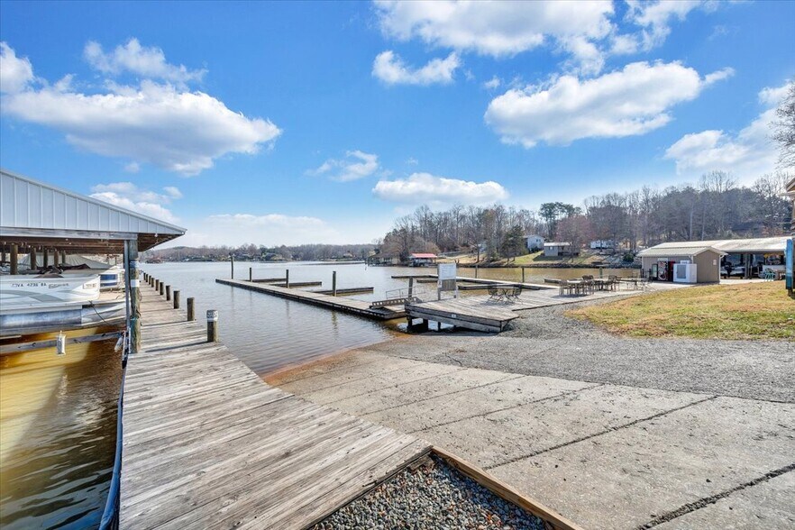 More Photos Of 2200 Old Salem School Rd, Union Hall Marina For Sale