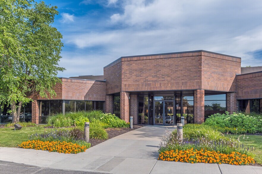More Photos Of 250 N Patrick Blvd, Brookfield Office For Lease