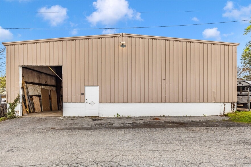 More Photos Of 329 E 2nd St, Frederick Warehouse For Lease