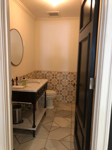 More Photos Of 912 N La Cienega Blvd, Los Angeles Loft Creative Space For Lease