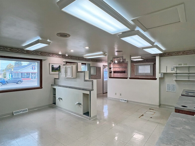 More Photos Of 3567 W 26th St, Erie Freestanding For Sale