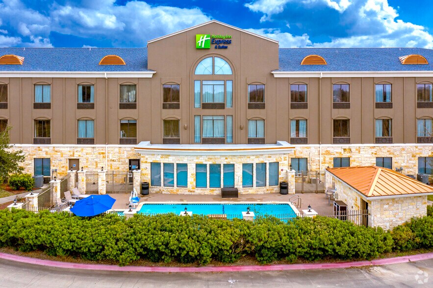 More Photos Of 2199 US 59, Beeville Hotel For Sale