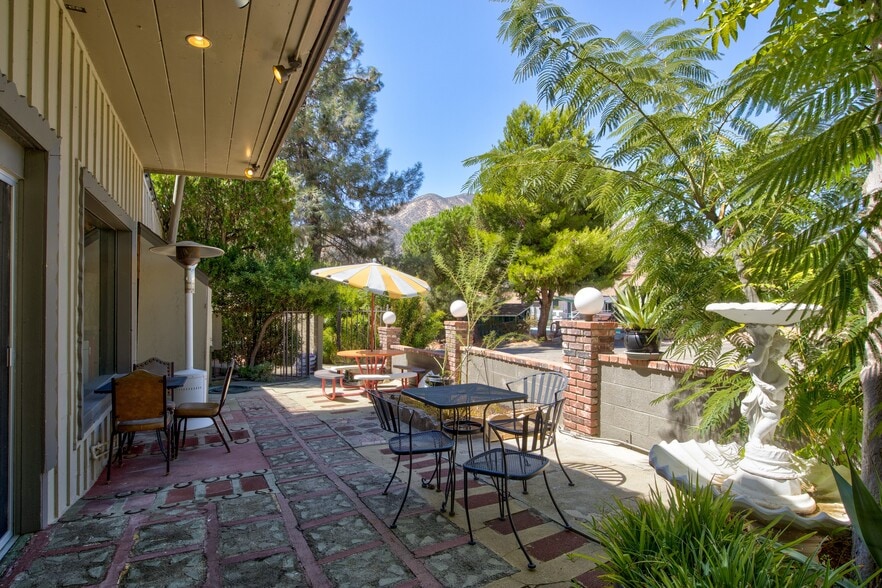 More Photos Of 13383 Sierra Way, Kernville Hotel For Sale