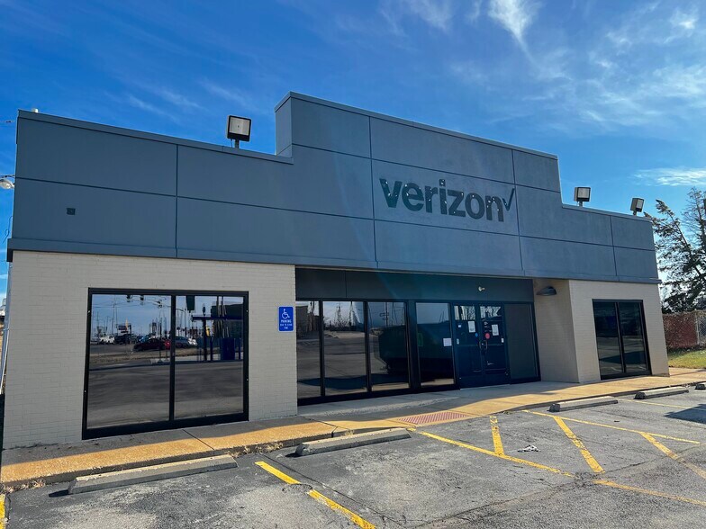 More Photos Of 9998 Gravois Rd, Saint Louis Freestanding For Lease