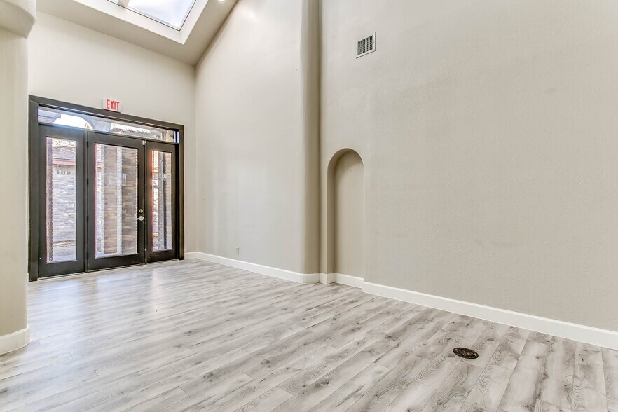 More Photos Of 8627 Cinnamon Creek Dr, San Antonio Office For Sale