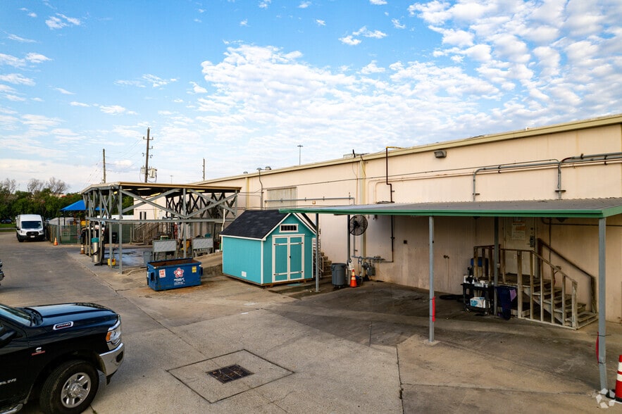 More Photos Of 11925 Southwest Fwy, Stafford Unknown For Lease