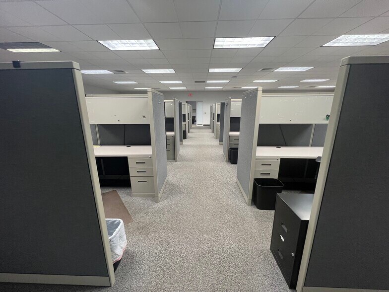 More Photos Of 2810 Meredyth Dr, Albany Medical For Lease