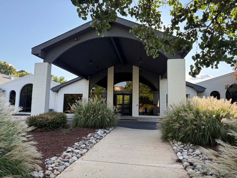 Primary Photo Of 411-511 N Wendover Rd, Charlotte Medical For Lease