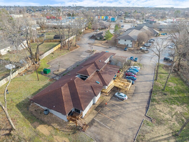 More Photos Of 6 Halsted Cir, Rogers Office For Lease