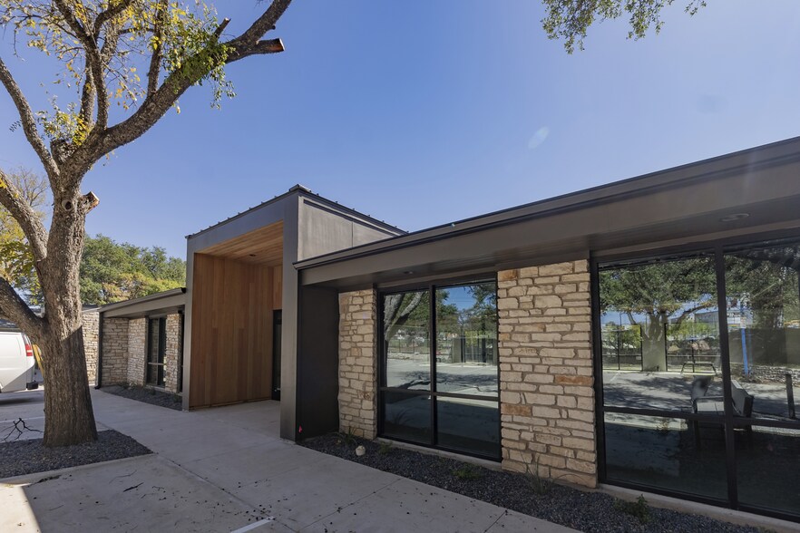 More Photos Of 4701 W Gate Blvd, Austin Unknown For Lease