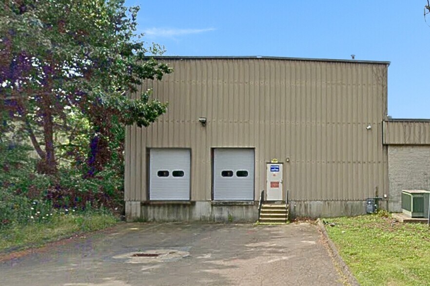 More Photos Of 167 Commerce St, East Haven Warehouse For Lease