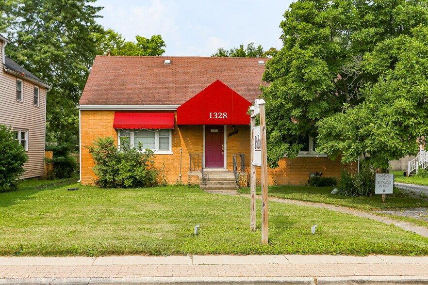 More Photos Of 1328 Main St, Crete Office For Sale