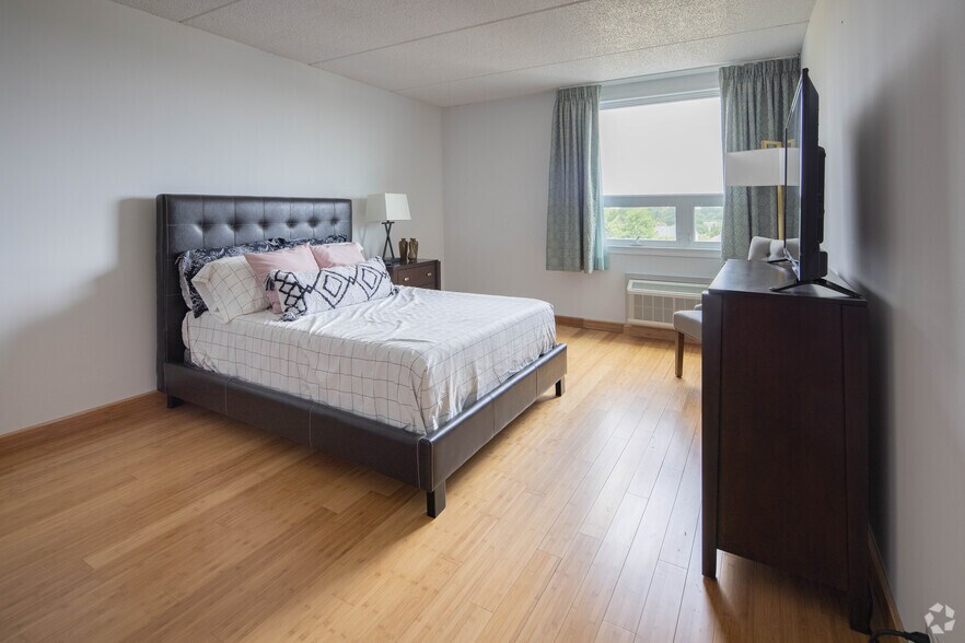 More Photos Of 700 Sheridan Rd, Highwood Congregate Senior Housing For Sale