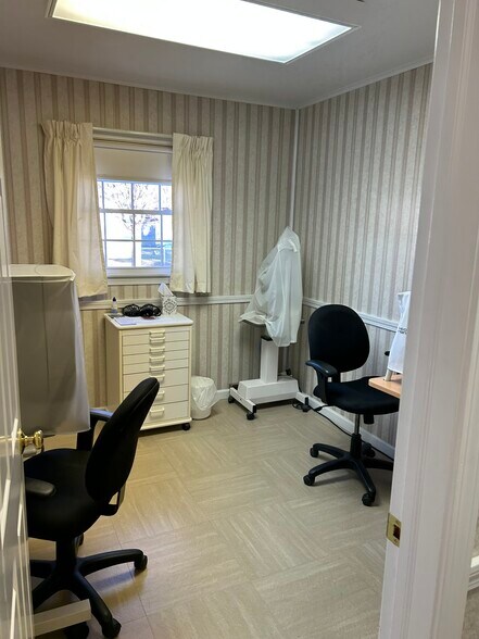 More Photos Of 15 Irving Ave, Granville Office For Sale