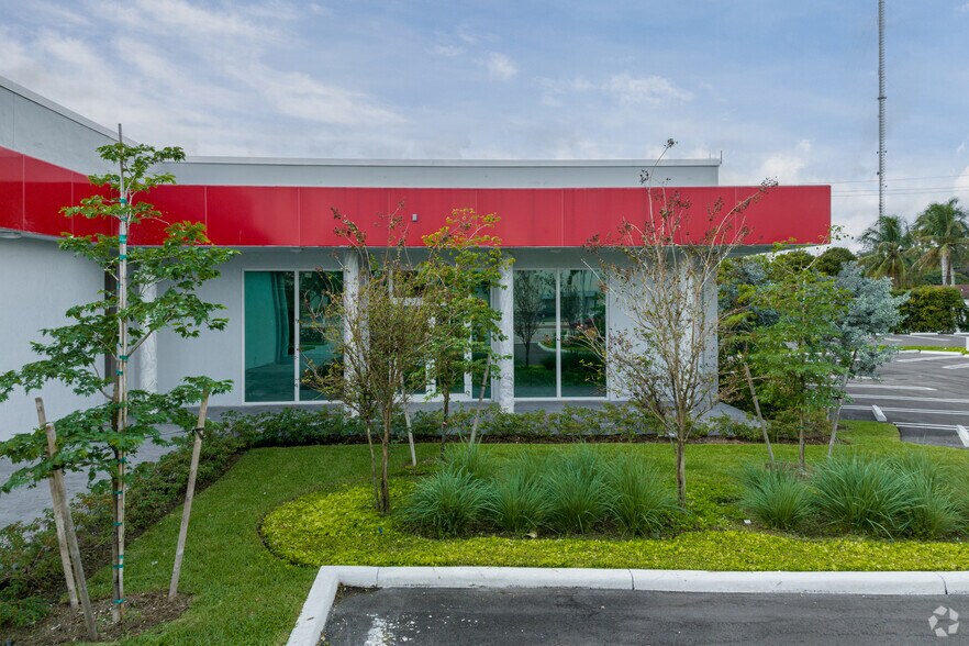 More Photos Of 20450 NW 2nd Ave, Miami Storefront For Lease