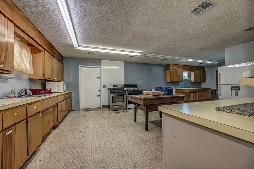 More Photos Of 1028 N 11th St, Chickasha Religious Facility For Sale