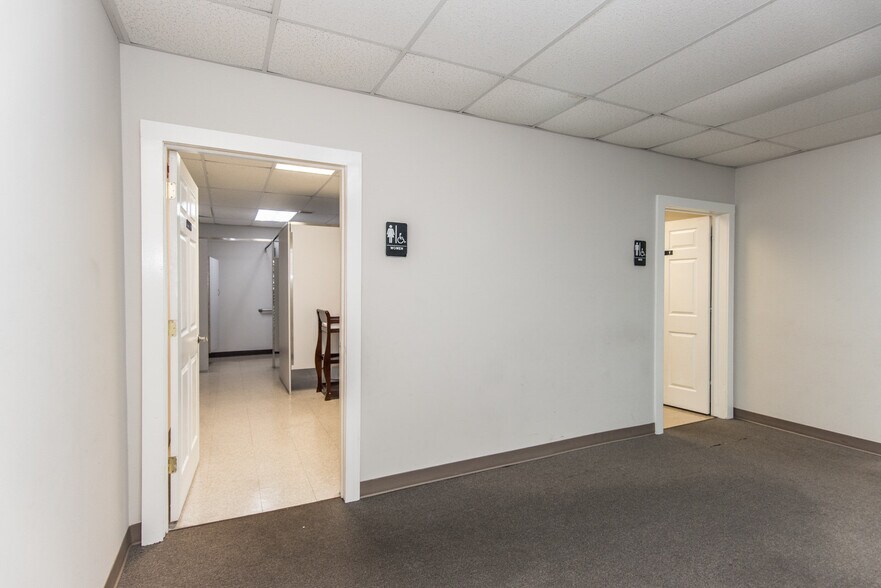 More Photos Of 6044-6052 Castor Ave, Philadelphia Medical For Sale