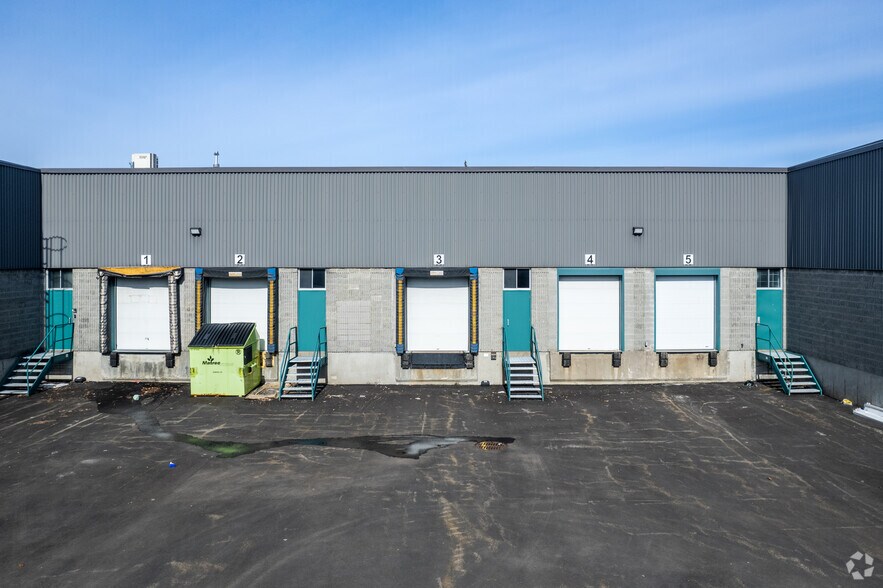 More Photos Of 6400-6420 Rue Abrams, Montréal Warehouse For Lease
