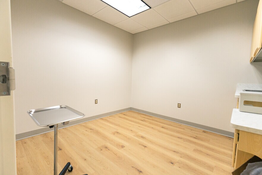 More Photos Of 77 Thomas Johnson Dr, Frederick Medical For Sale