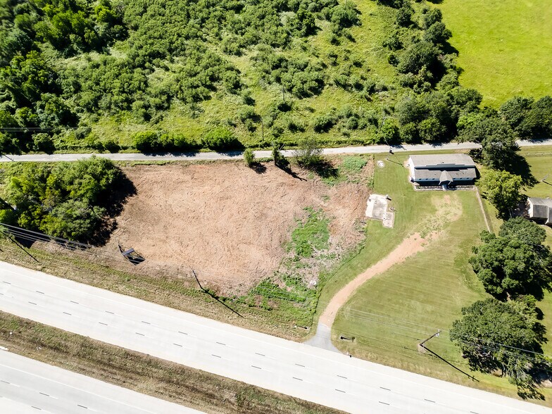 More Photos Of 4095 SE I 10 Frontage Rd, Sealy Medical For Lease