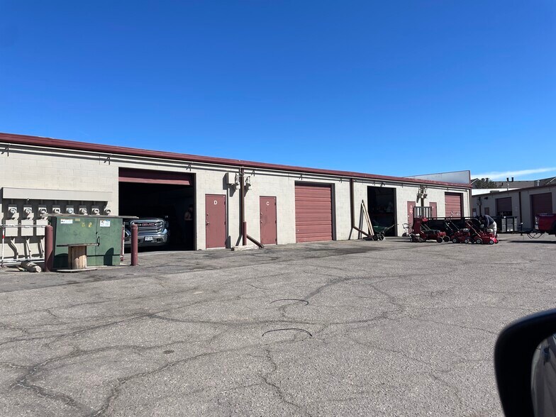 More Photos Of 720 Billings St, Aurora Showroom For Lease