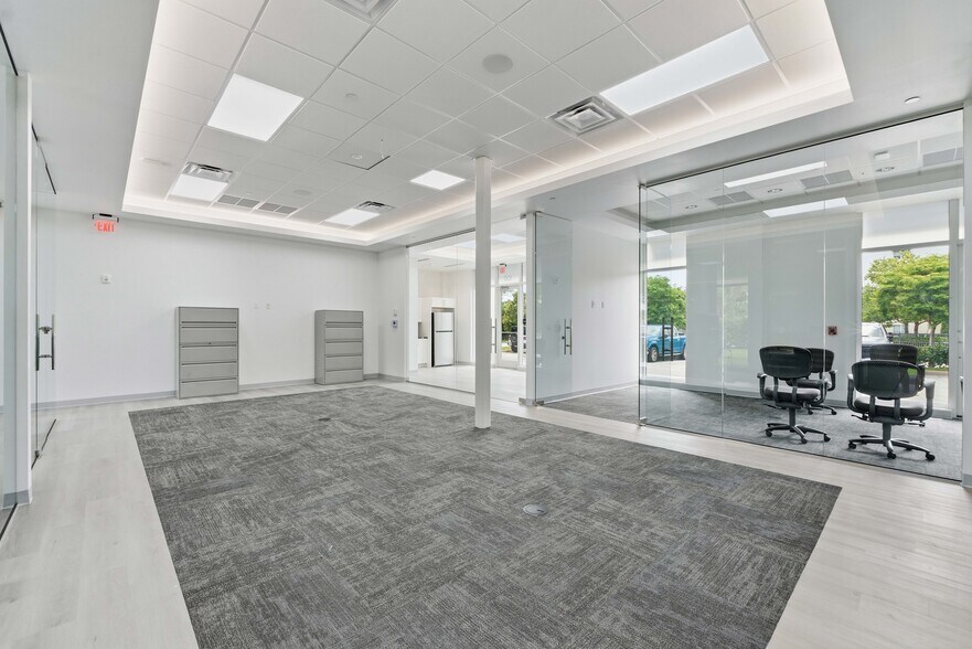 More Photos Of 1300 S Dixie Hwy, Lantana Coworking Space