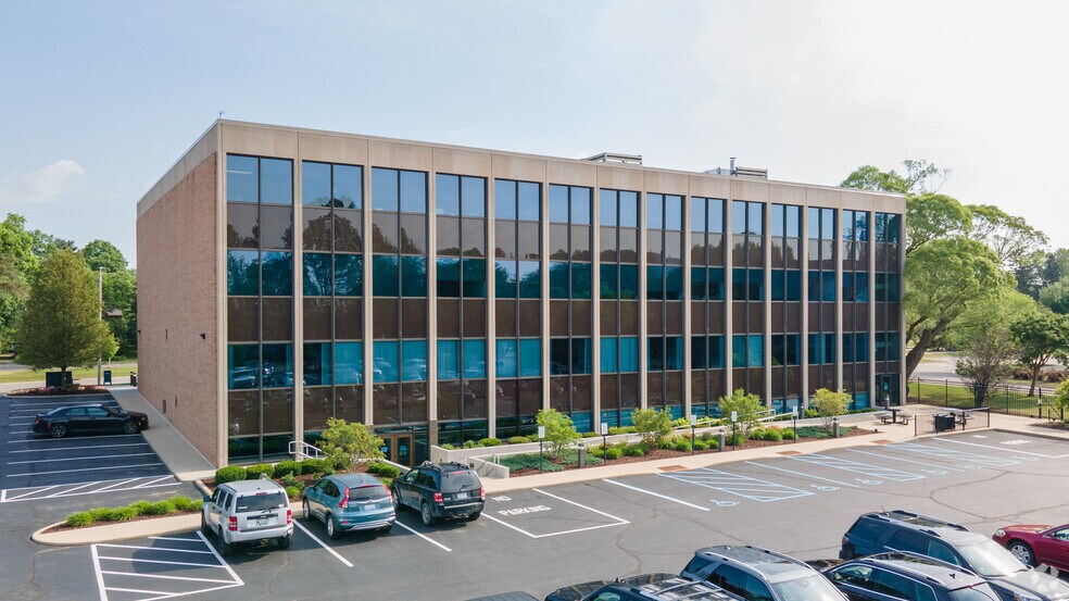 More Photos Of 1111 Michigan Ave, East Lansing Office For Lease