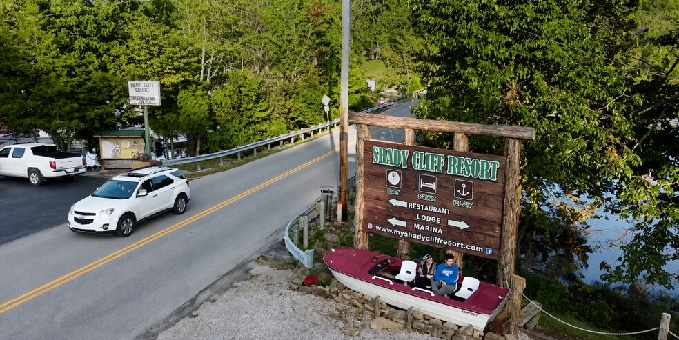 More Photos Of 530 Lake Malone Rd, Lewisburg Hotel For Sale
