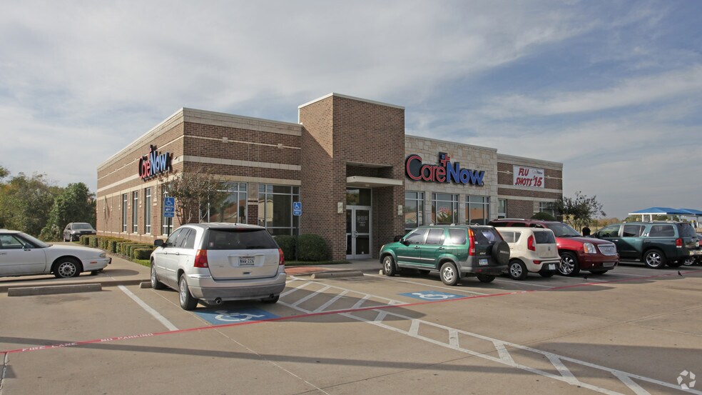 Primary Photo Of 7400 McCart Ave, Fort Worth Medical For Sale